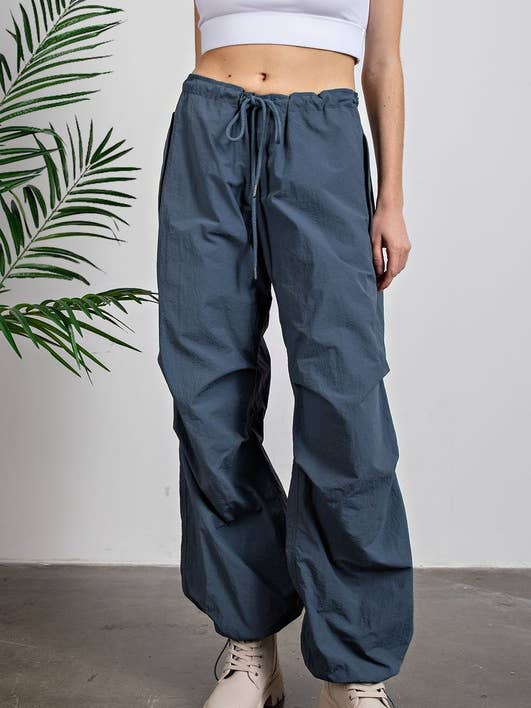 P446237 Pantaloni cargo a palloncino in nylon Taslan con coulisse per la vendita all'ingrosso da parte di Sunday Morning