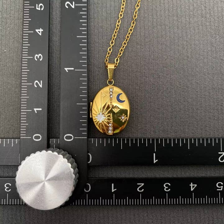 Mio Queena - Wholesale Pendant/charm necklace - Star Moon locket charm 18K Golden S.Steel Necklace - FGS/MS3