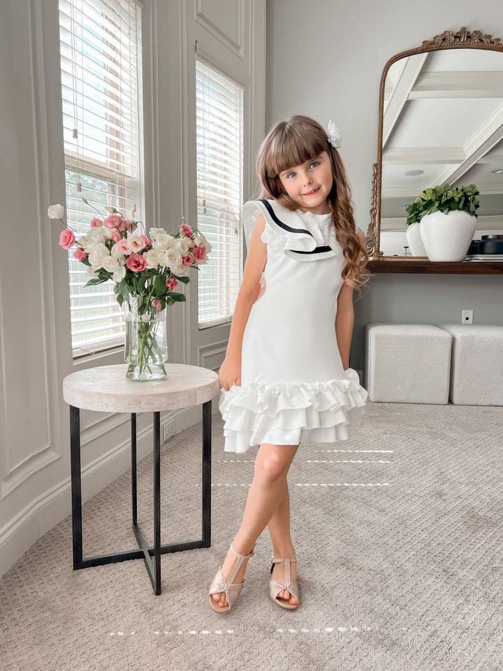 Petite Maison Kids – Großhandel Kleid – Kinder – Alex Weißes Rüschenkleid mit schwarzer Kontrastlinie11