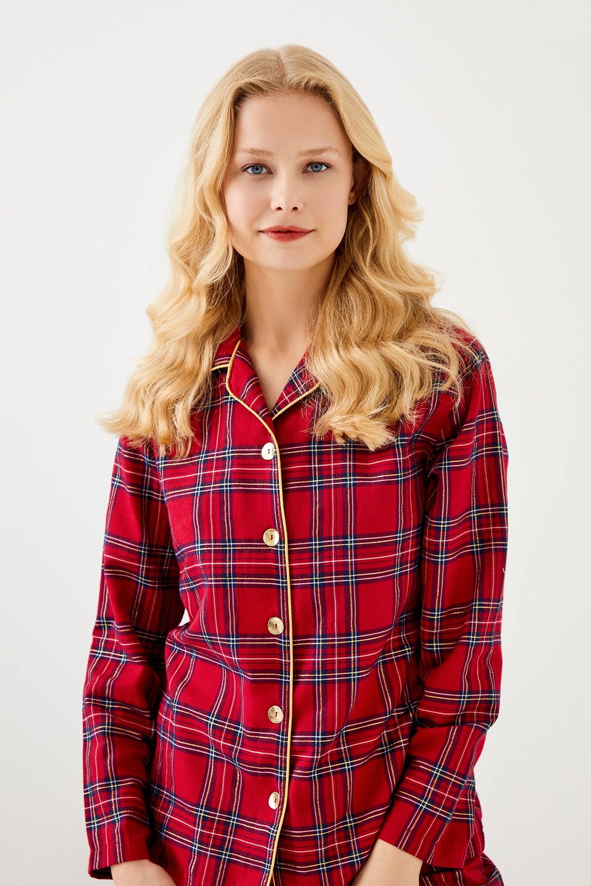 ENNA MODA – wholesale Sleepwear set – Women's – PLAID PATTERN CHRISTMAS DESIGN FRONT BUTTONED LONG PYJAMA SE15