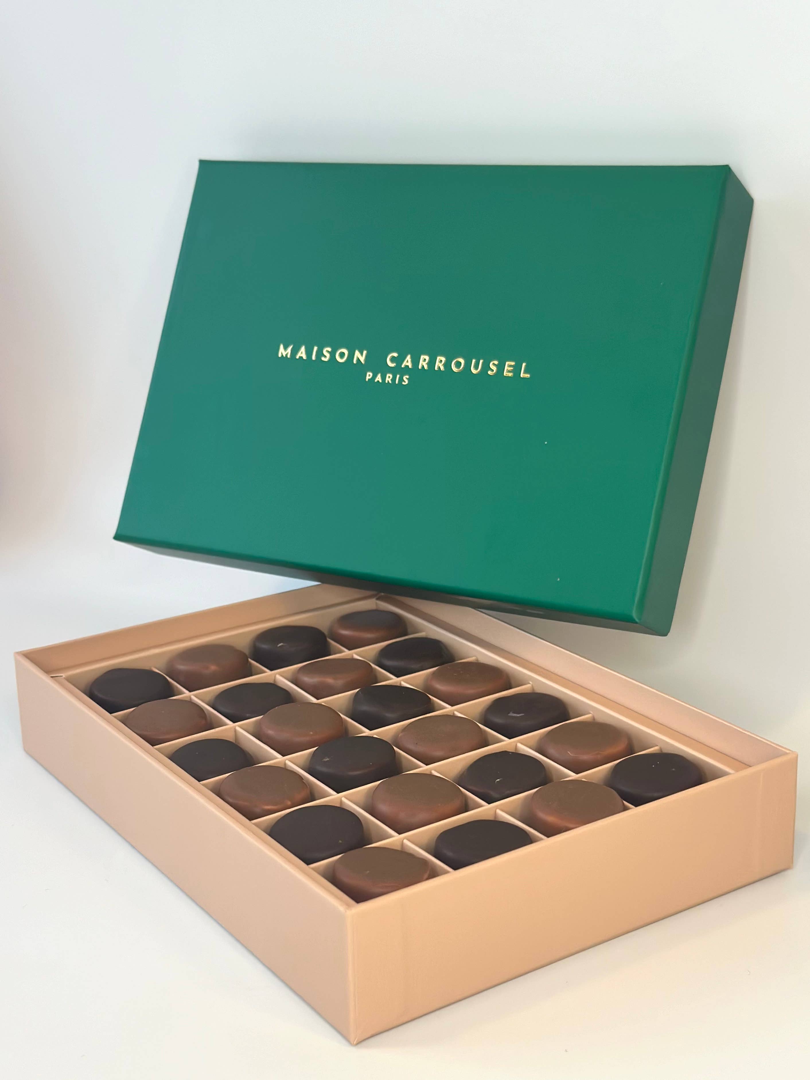Maison Carrousel – Engroshandel Chokoladeovertrukket slik – Æske med 24 vaniljeskumpuder overtrukket med mørk/mælkechokolade0