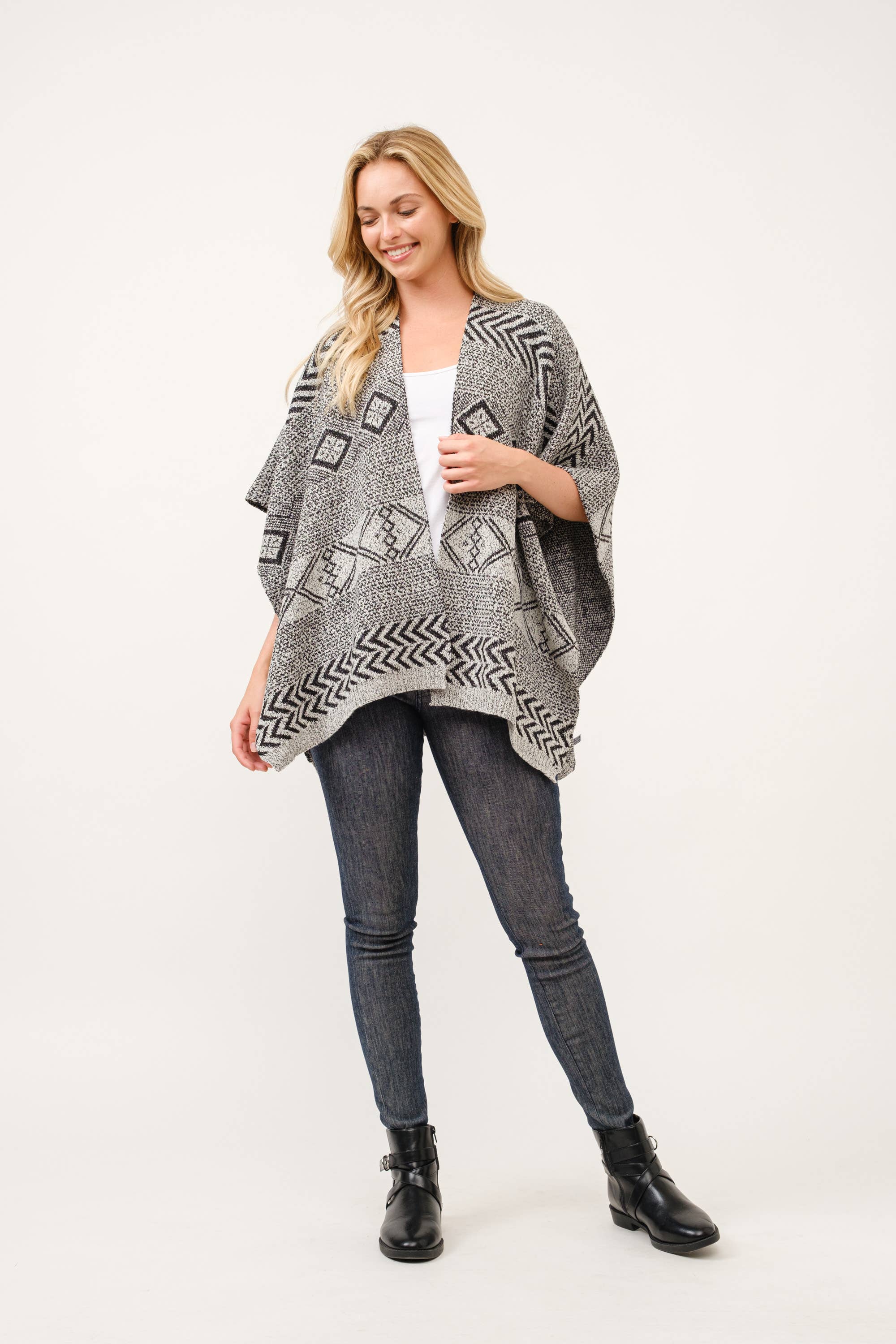 Raj Trading & Imports (USA) Inc. - Wholesale Poncho - Dames - Lori ruana met Azteekse print en wikkelstijl3
