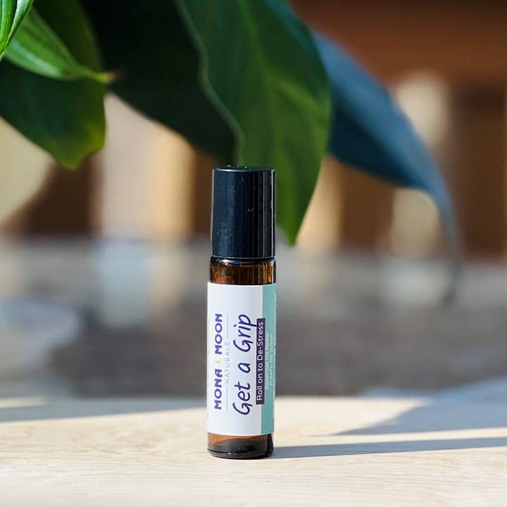 Rouleau d'huile essentielle Get a Grip – Trouvez votre calme pour la vente par Mona Moon Naturals