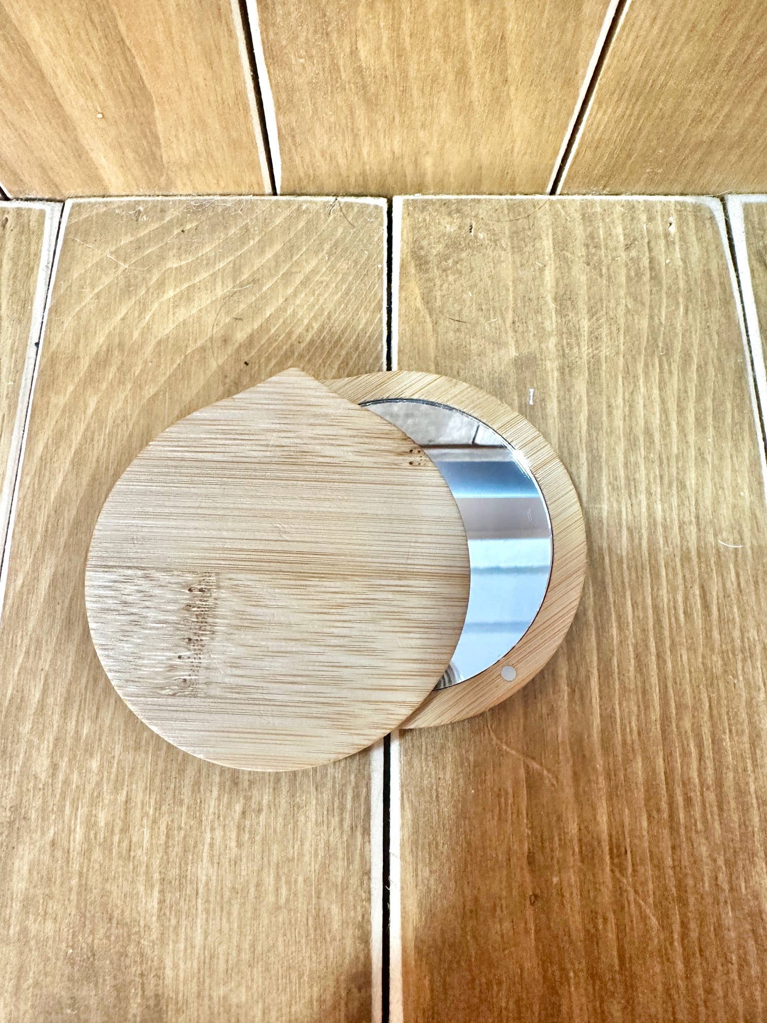 Esprit Cottage - Vente Miroirs de poche - Miroir de poche en bois personnalisable0