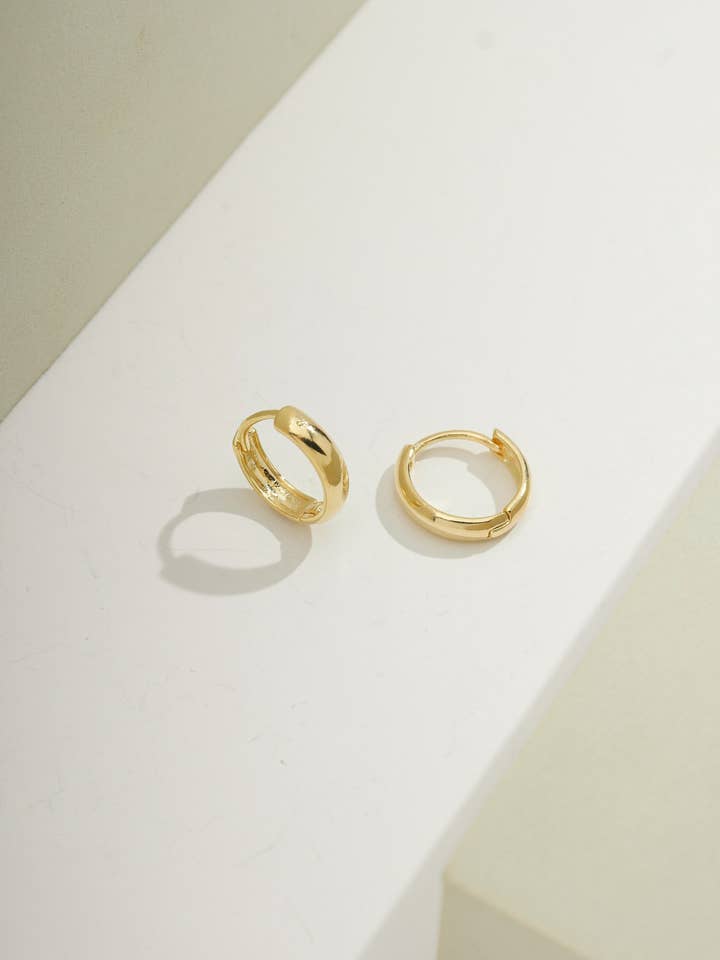 14k Verguld Strakke Mini Hoepel | Oorbel | Geen Verkleuring voor wholesale door Bossaglam Jewelry