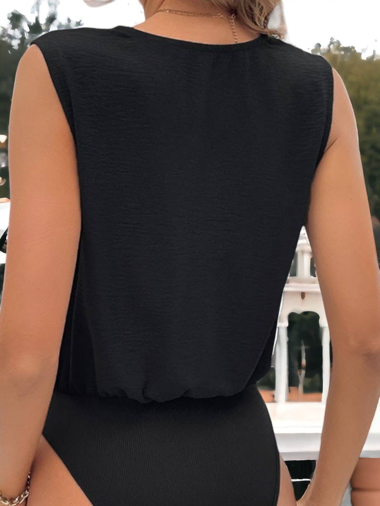 Noir Combinaison noire sans manches à col bénitier pour femmes en vente sur Faire7