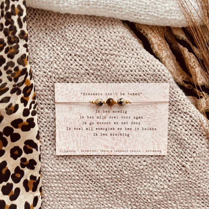 Typisch Shanna armband med ädelstenar och satin - Untamed för wholesale av Typisch Shanna