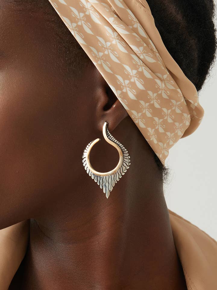 AVENS örhängen i sterlingsilver med 18K guldbeläggning, unikt designade för wholesale av AVENS