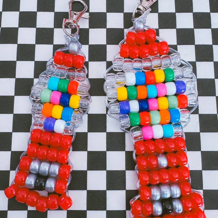 PORTE-CLÉS - DISTRIBUTEUR DE CHEWING-GUM À PERLES pour la vente par Goldenhour Goods