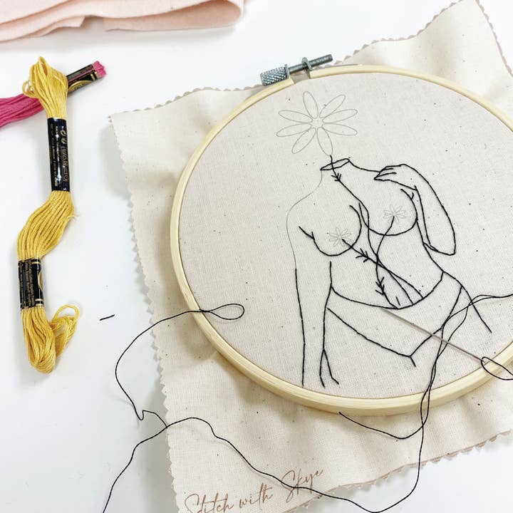 Stitch with Skye – wholesale Material för broderi/korsstygn – 'Hon är skönhet' Feminist Broderi Kit1
