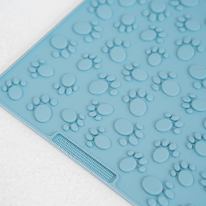 dexypaws - Vente Tapis de gamelle – chien - Tapis à lécher bleu avec grandes empreintes de pattes4
