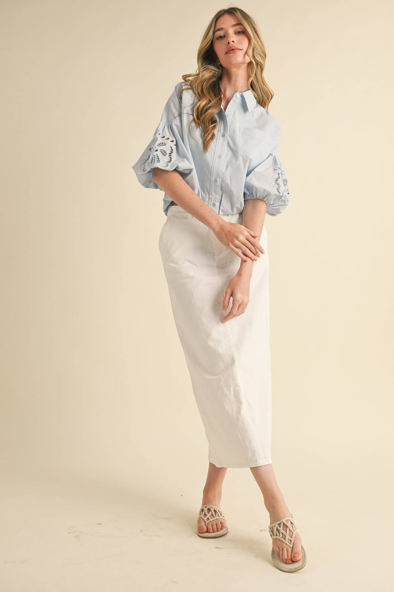 &MERCI – Engroshandel Skjorte med buttondown – til kvinder – UDSKÅRET BRODERET BOBLEÆRME TOP MTP383517