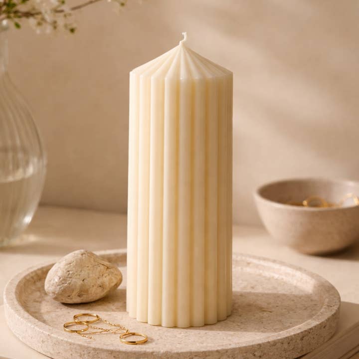 Escultura Vela Messina – Cera de colza, H 20 cm para venta al por mayor de NOMA Studio
