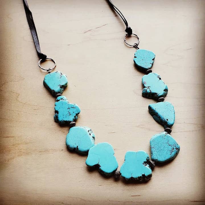 The Jewelry Junkie - Vente Colliers à pendentif - Collier en turquoise bleue Western Slab avec liens en cuir 235X2