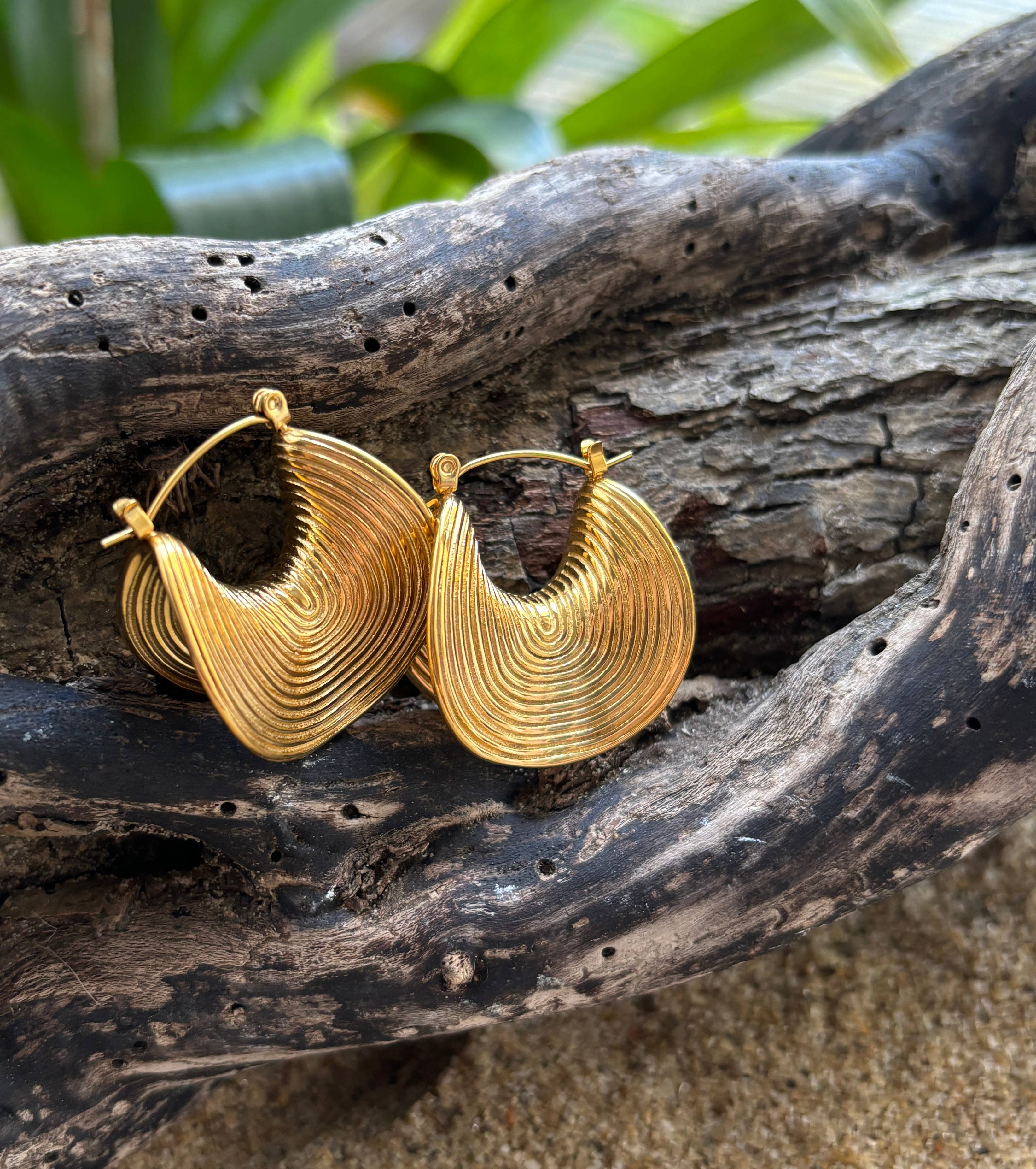 Ocean Ripples - Vendita all'ingrosso Orecchini a cerchio - Orecchini a cerchio in filo placcato in oro 18 carati 1