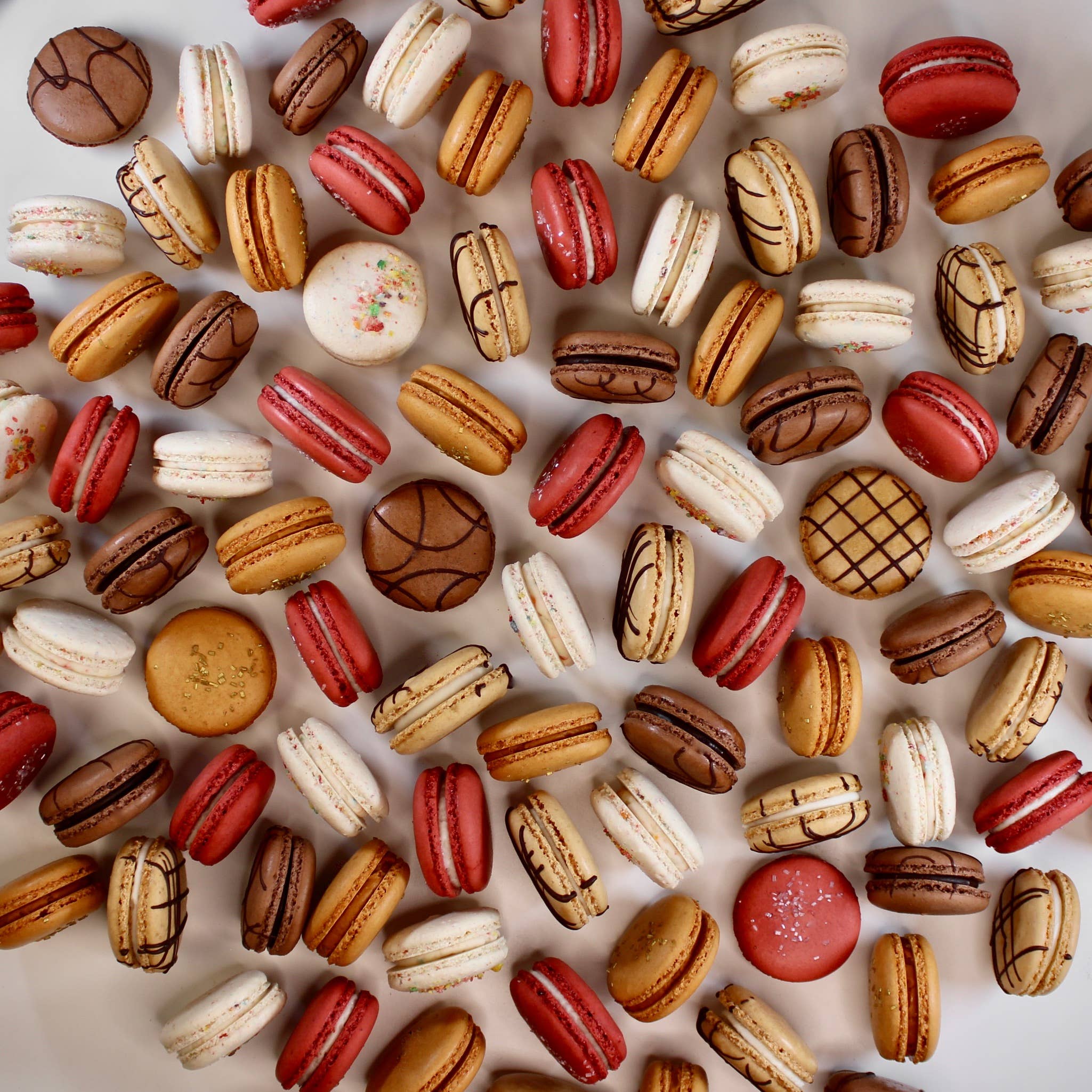 Savor Patisserie - Vente Biscuits - La collection Bestseller - (100) macarons français en vrac1