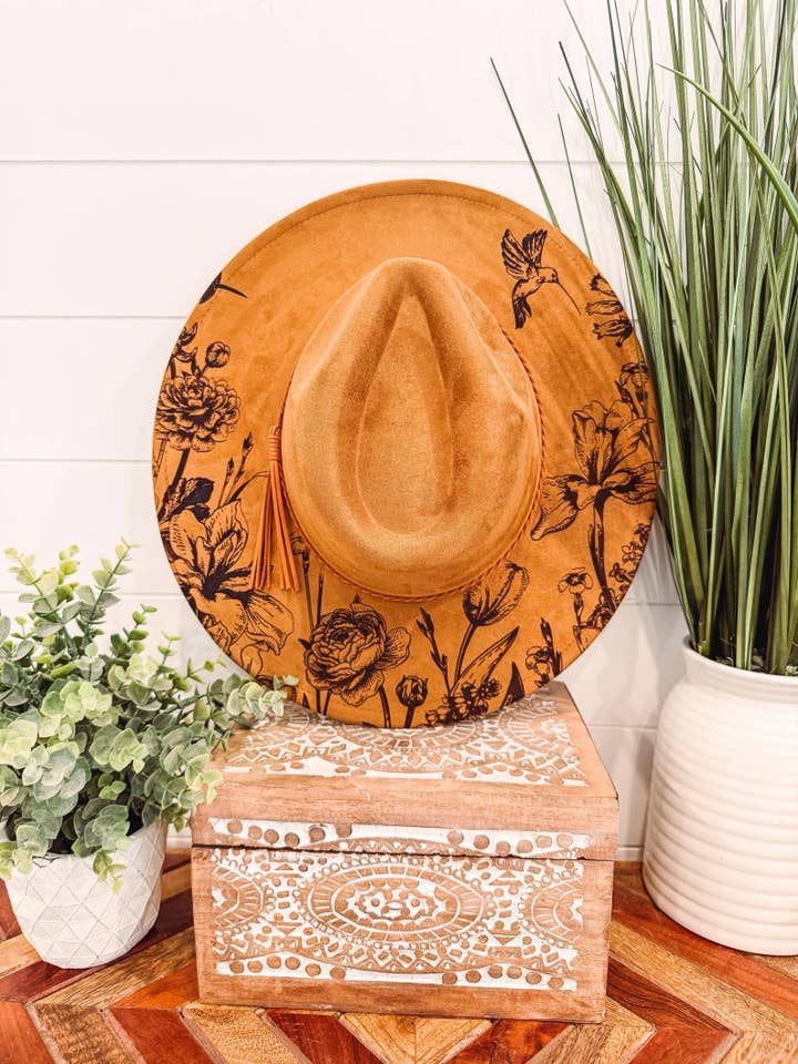 Indgraveret blomsterhat for engroshandel hos Willie & Dolly Designs