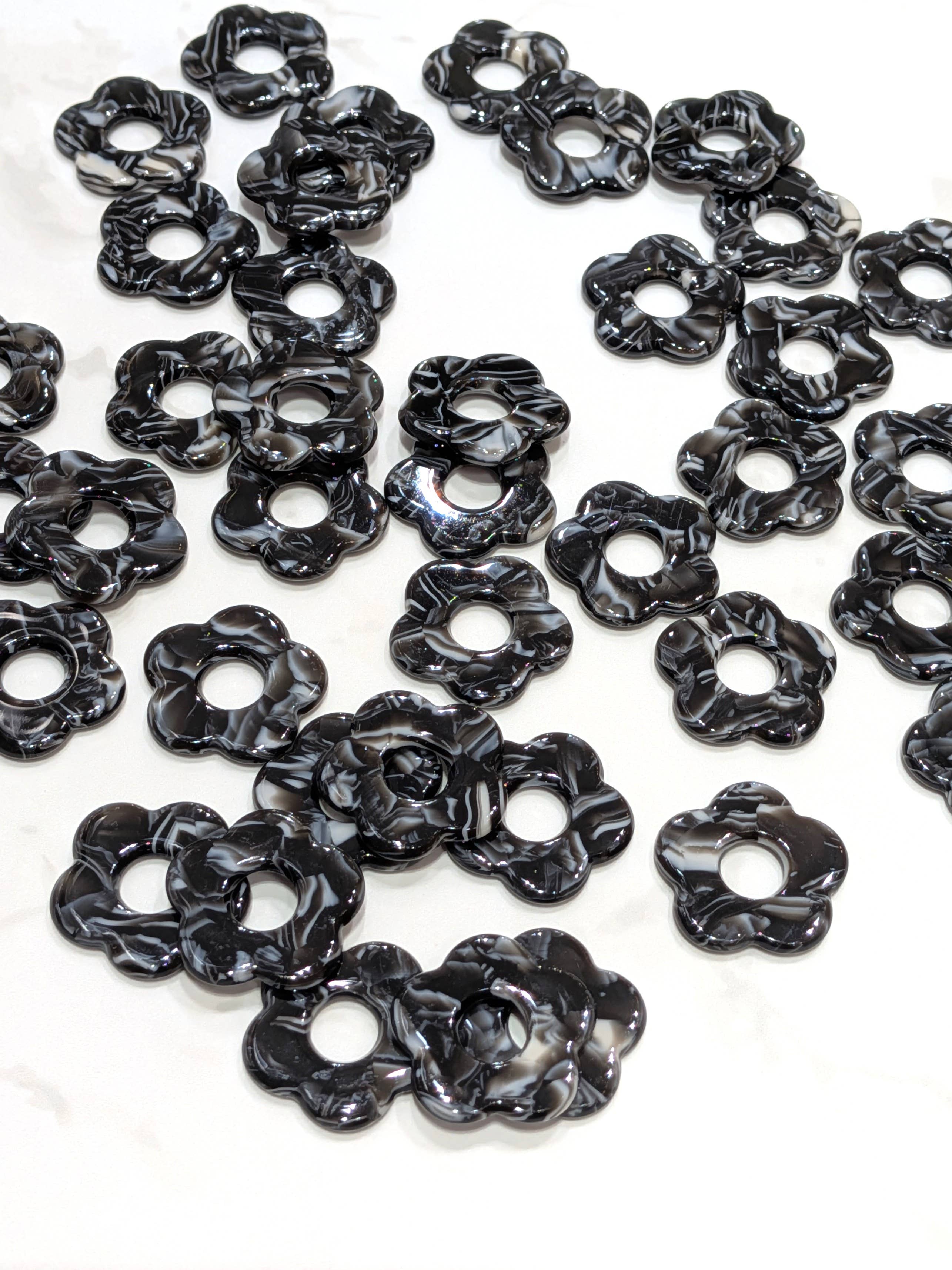 LOLO & YAYA – wholesale Emergency response charm – Flower pendant 2cm, 1.5O euros / u37