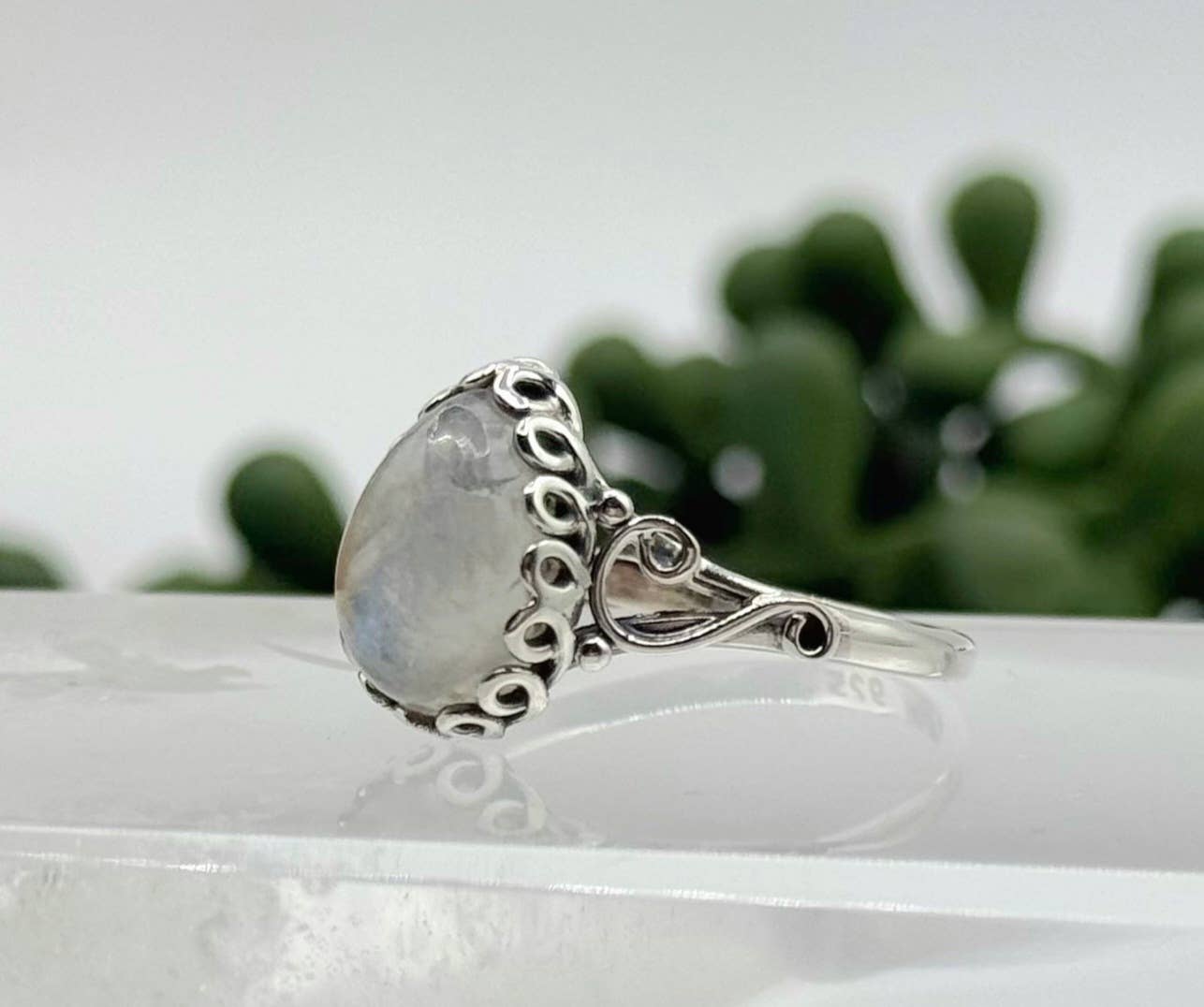 Meraki Gemstones – Engroshandel Solitairering – Meraki Gemstones Regnbue-månestensring i 925 sterling sølv2