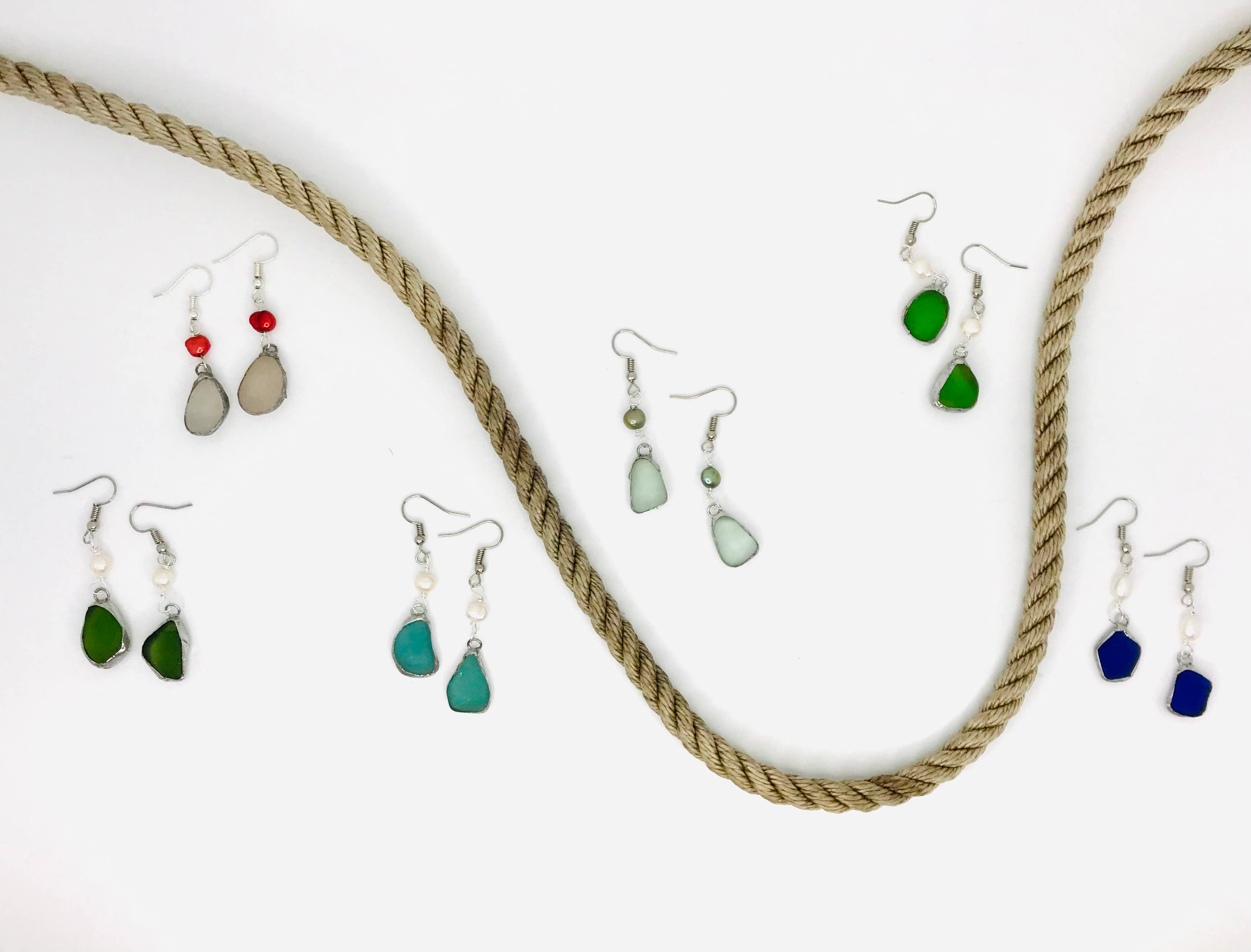 Cyn Elizabeth Studios – wholesale Hängande örhängen – Kodiak Classic Rustika Sjöglas och Pärlörhängen0