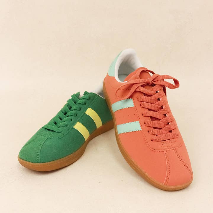 HUCKLE Tennisschuh mit kontrastierenden Streifen in kräftigen Farben für den Großhandel von Lemonade Shoes