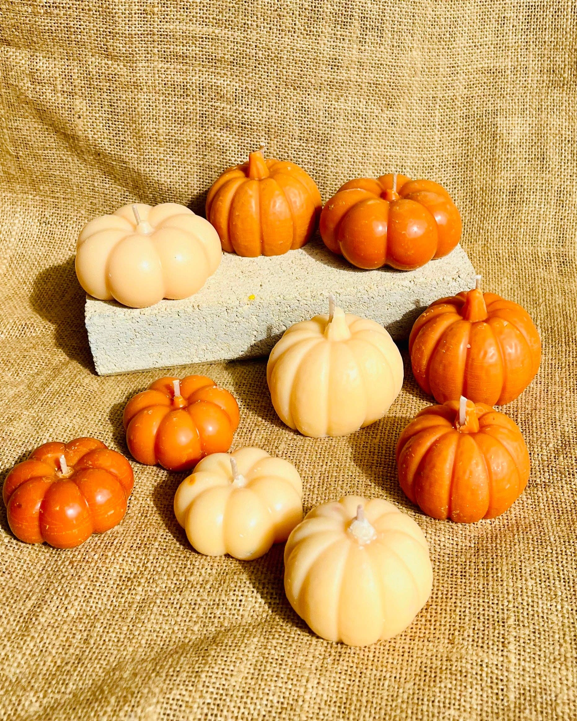 Kourage & co - Vente Bougies originales - Bougies en cire de soja en forme de citrouille3