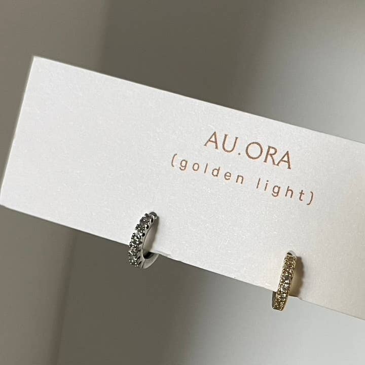 House of Au.ORA – wholesale Huggieörhängen – Miljoner Dollar Baby Huggies4