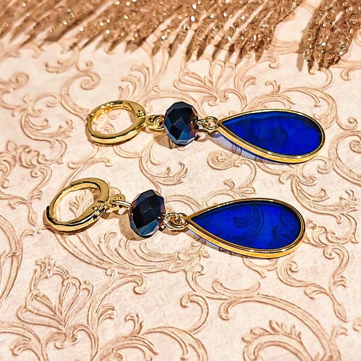 Vergulde messing oorbellen met Swarovski pareldruppels voor wholesale door Lydée Déco