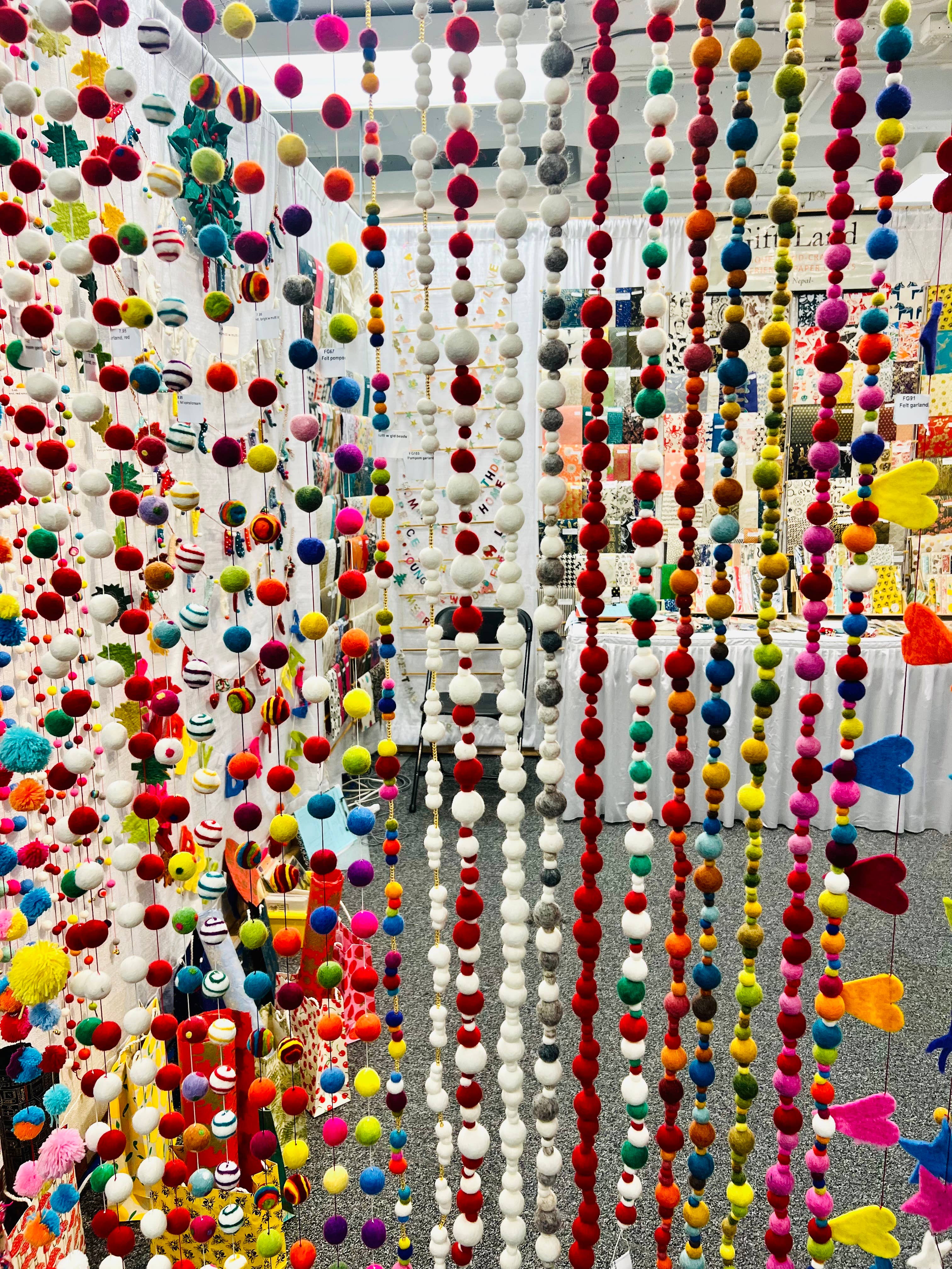 Giftsland - Wholesale Bunting/Garland - 5ft Felt pompom garland, multi color1