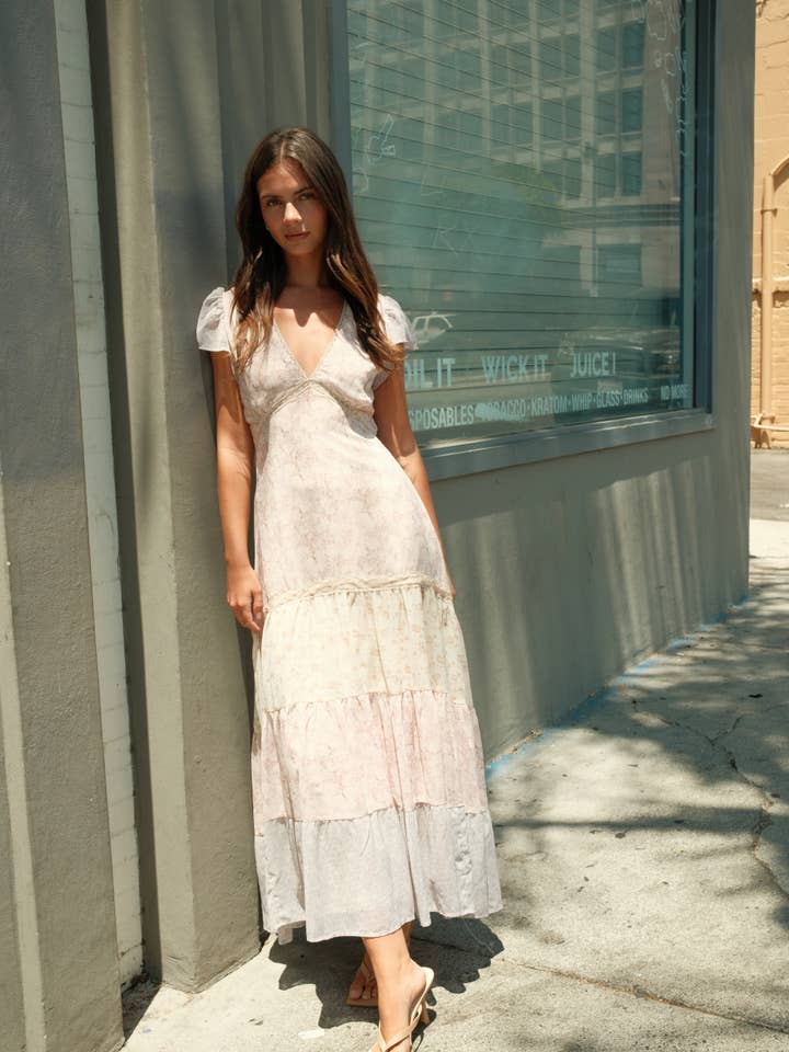 Tief ausgeschnittenes Print-Mix-Maxikleid mit Spitze für den Großhandel von Baevely by Wellmade USA