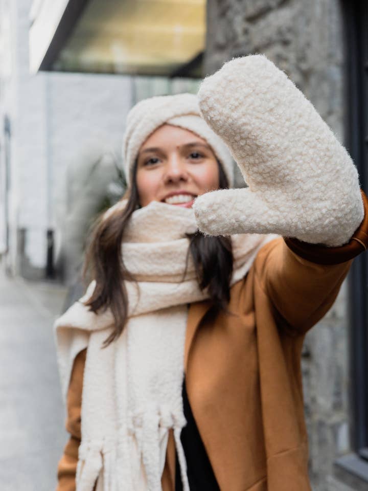SHERPA MITTENS for wholesale by Gibou