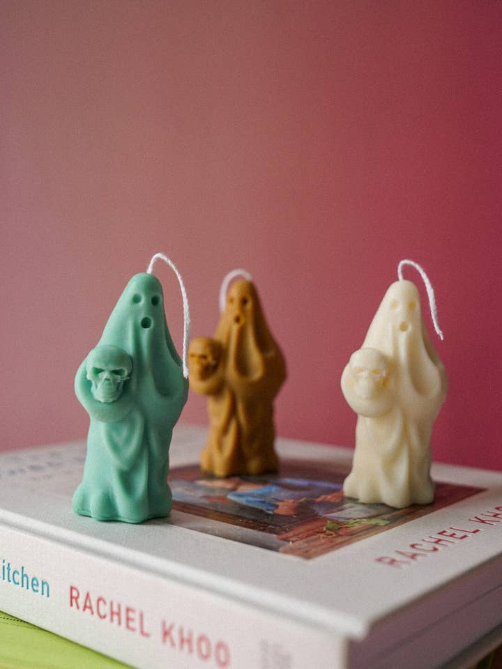 Uhyggelig spøgelse holder græskarlys | Halloween lys for engroshandel hos Gokican