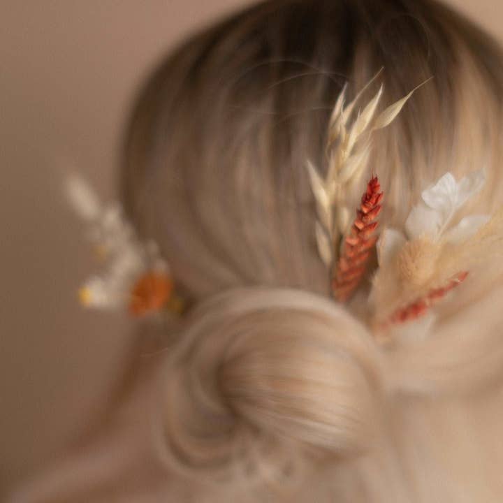 Hidden Botanics - Wholesale Dried/Pressed Flowers - Dried Flowers Bridal Bouquet - Burnt Orange & Cream No. 86
