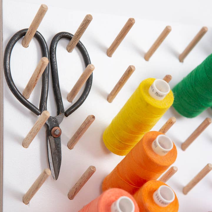 Thread Pegs - Wholesale Muurplank - Spoelrek, draadhouder naaien, pegboard, opslag, naaien1