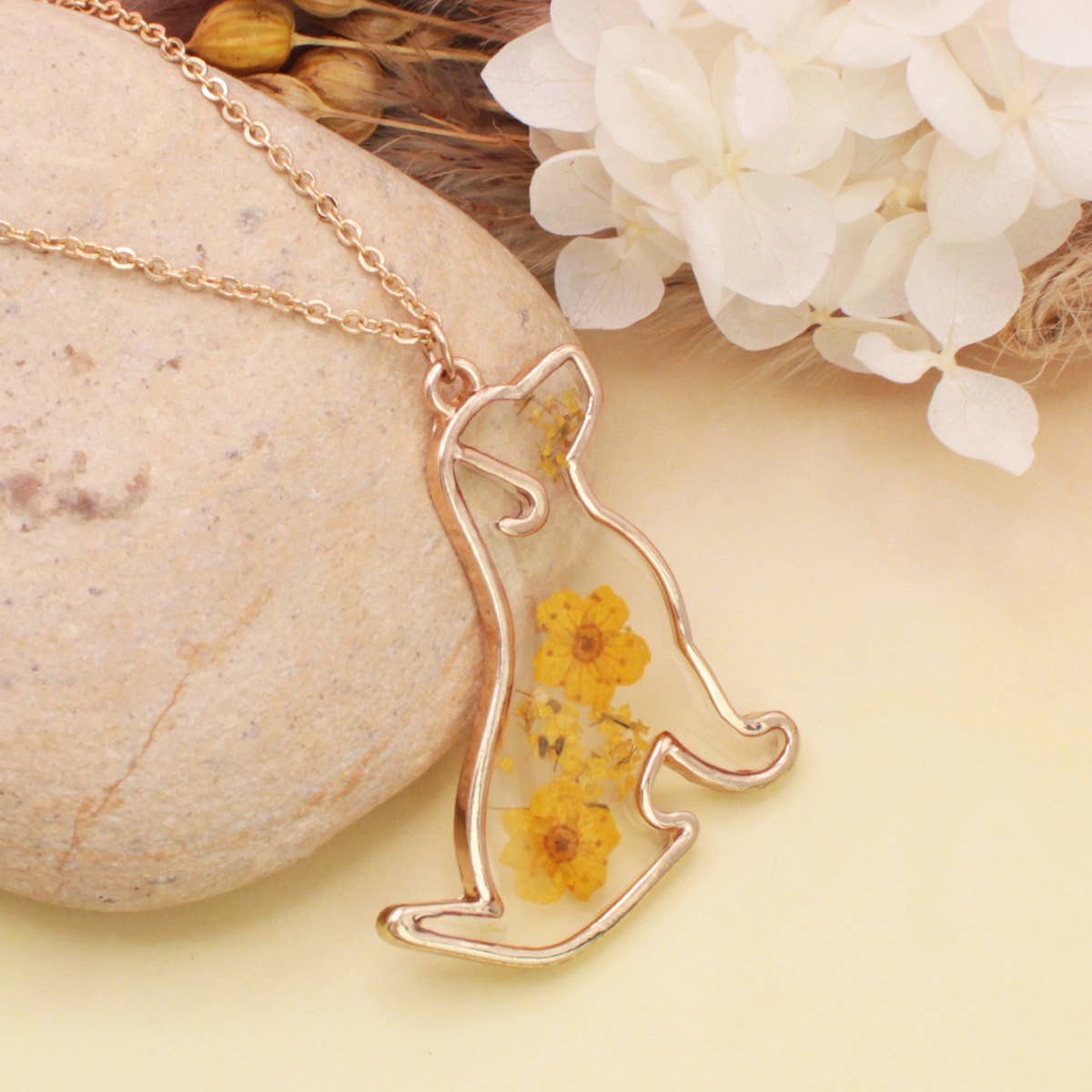 ZAD – wholesale Pendant/charm necklace – Floral Friend Gold Dog Dried Flower Necklace3
