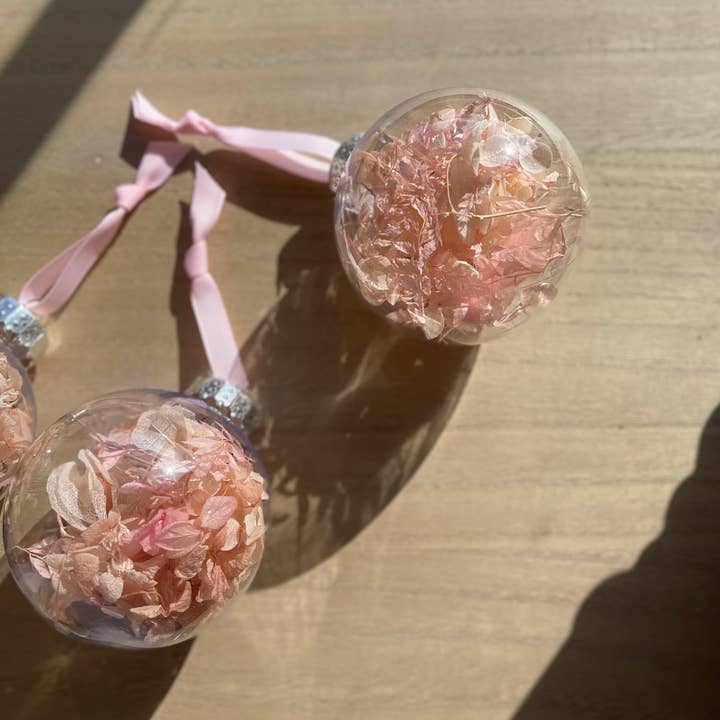 Moss and Magnolia - Wholesale Christmas Decoration - Opening Packages (Christmas Baubles)4