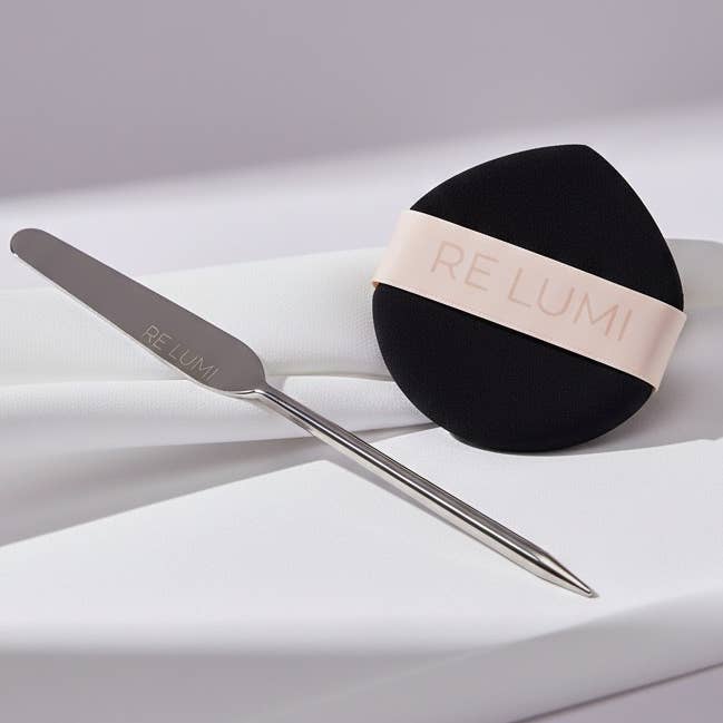 Eco-Friendly K-Beauty Base Duo –Thin Base Spatula & Puff Set for wholesale by Re Lumi Beauty