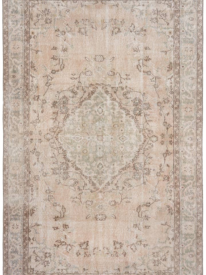 Tillie - 6'1" x 9'10" für den Großhandel von Biev