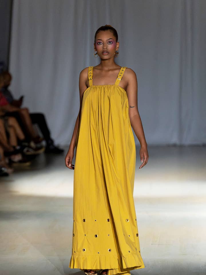 Abito Boho Maxi Senape Paola per la vendita all'ingrosso da parte di Maui X Lolita