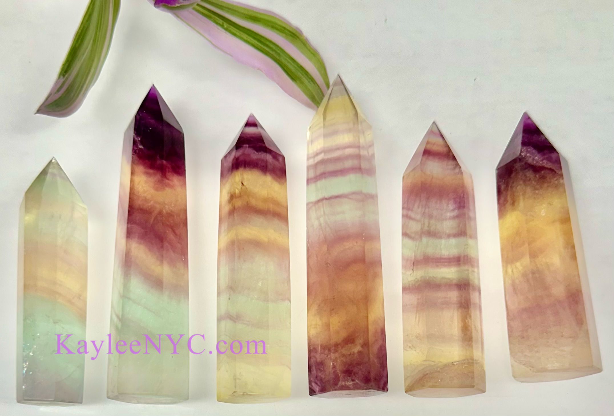 KayleeNYC - Vendita all'ingrosso Pietra/cristallo spirituale - Cristalli naturali di fluorite candy a forma di obelisco da 1 lb3