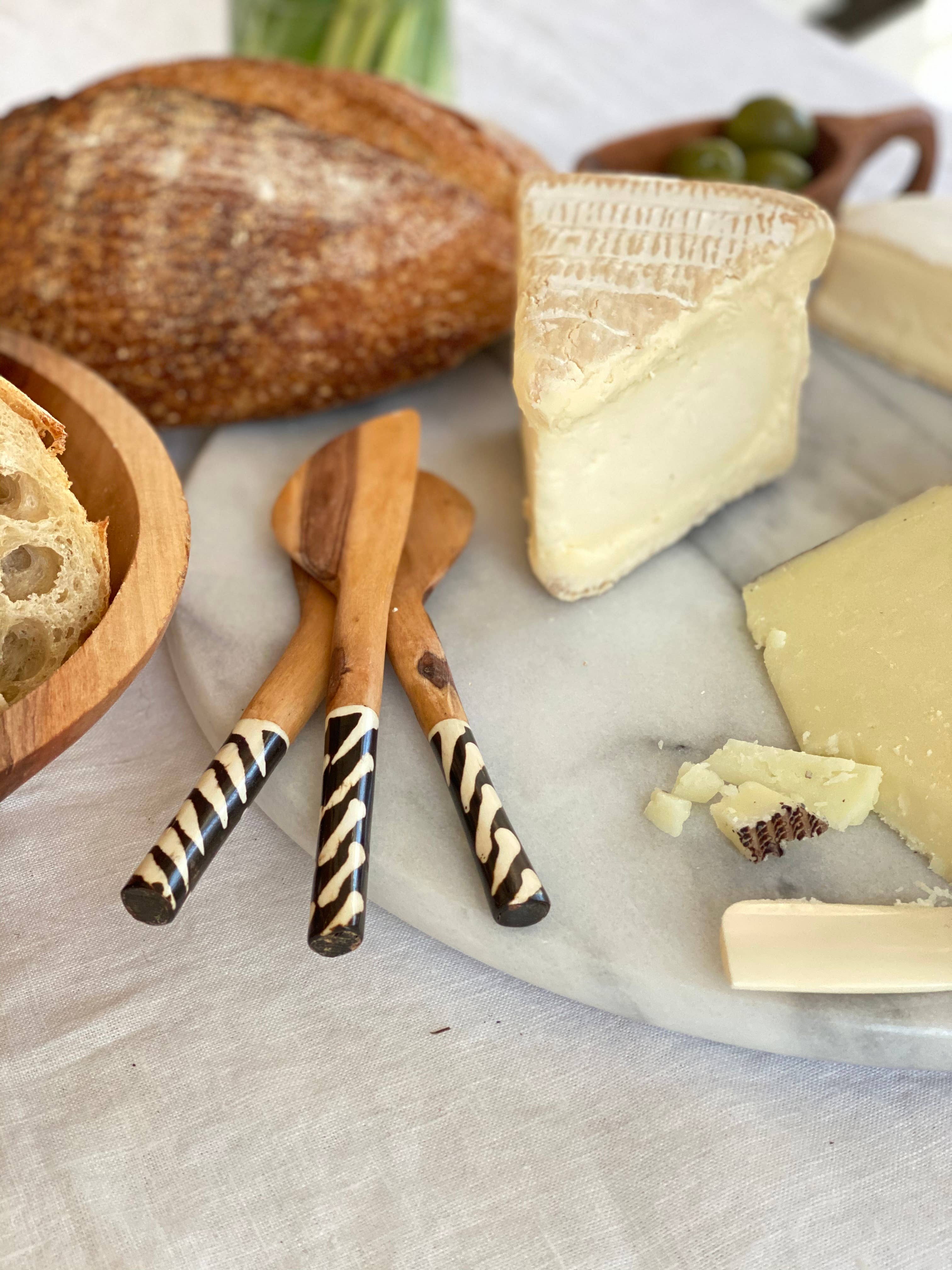 Global Crafts – wholesale Serving utensil – Olive Wood & Bone Appetizer Spreaders, Set of 32