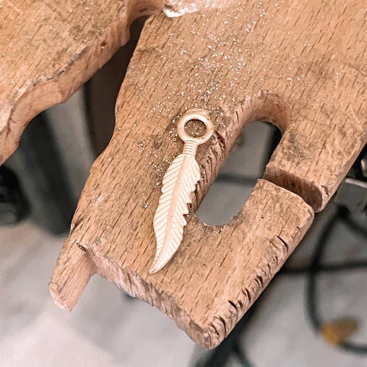 55 North Studio - Wholesale Pendant/Charm Necklace - Living in Truth (Feather)2