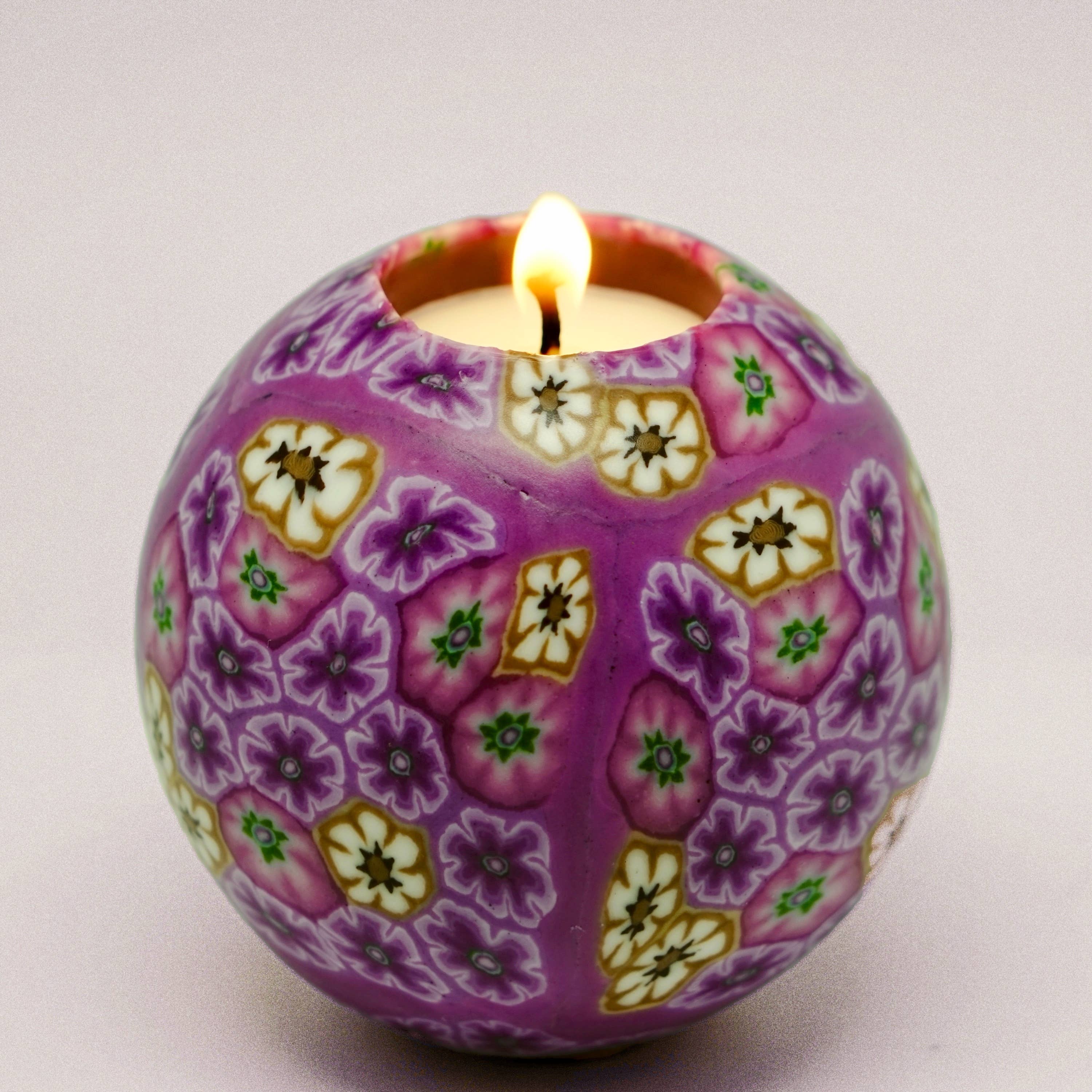 Alans Candle - Vente Bougies originales - Wisteria Blossom, bougie parfumée en forme de boule sphérique fabriquée à la main2