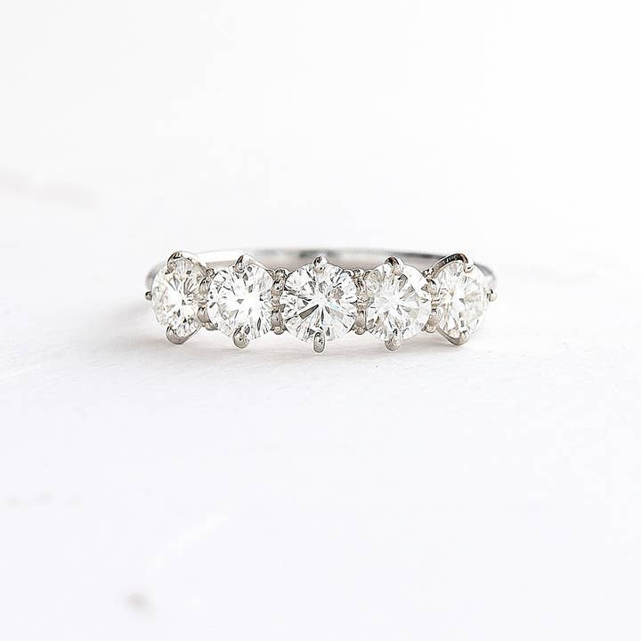 Fascia con 5 pietre di diamanti da laboratorio certificati IGI Colore-G Purezza-VS1/2 per la vendita all'ingrosso da parte di DJOYR