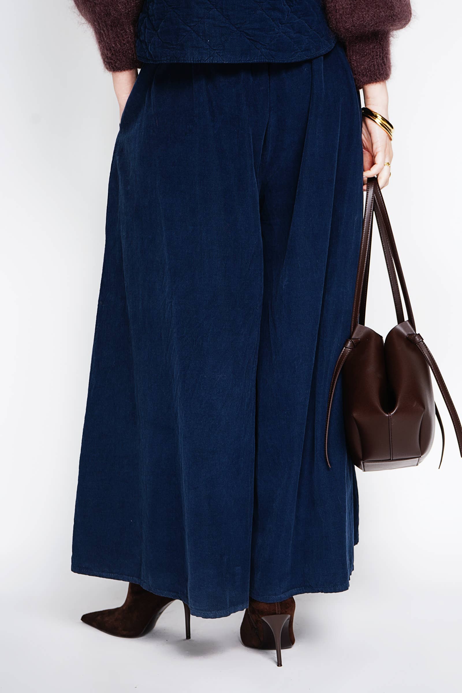 NOELINE - Venta al por mayor Pantalones - Mujer - Pantalones de terciopelo plisados con cinturón 305223