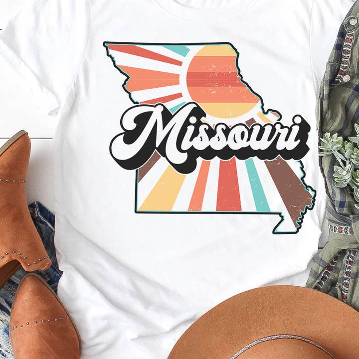 Camiseta con gráfico Missouri Retro State para venta al por mayor de Kissed Apparel