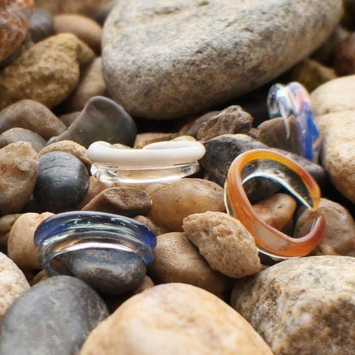 Dôme d'écho Anneaux : Bijoux en verre faits à la main pour la vente par RISATO