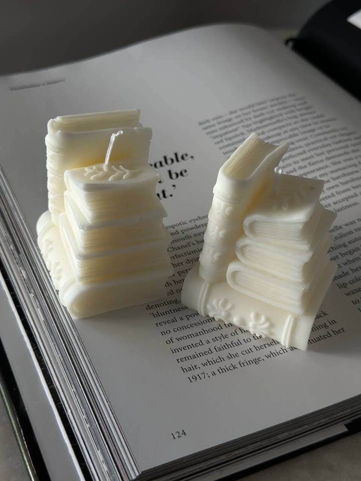 Stapel Bücher Kerze - Geschenk für Bücherliebhaber für den Großhandel von Lumistel