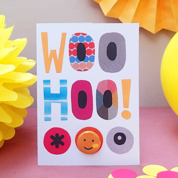 Texto de collage «Woo Hoo!» Tarjeta de felicitación con insignia para venta al por mayor de The Black Rabbit