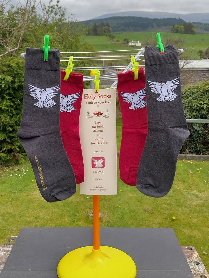 The Dove, een eenvoudig ontwerp om geduld te illustreren. voor wholesale door Holy Socks